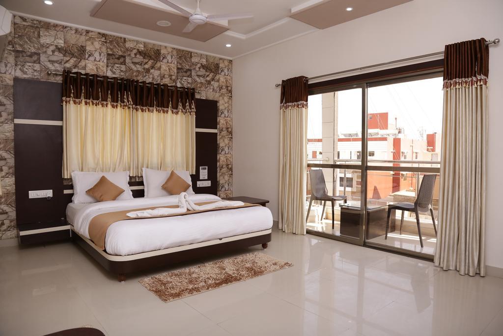 Hotel Rudra Plaza Dwārka Esterno foto