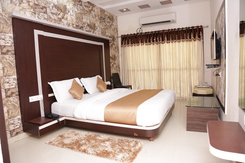 Hotel Rudra Plaza Dwārka Esterno foto