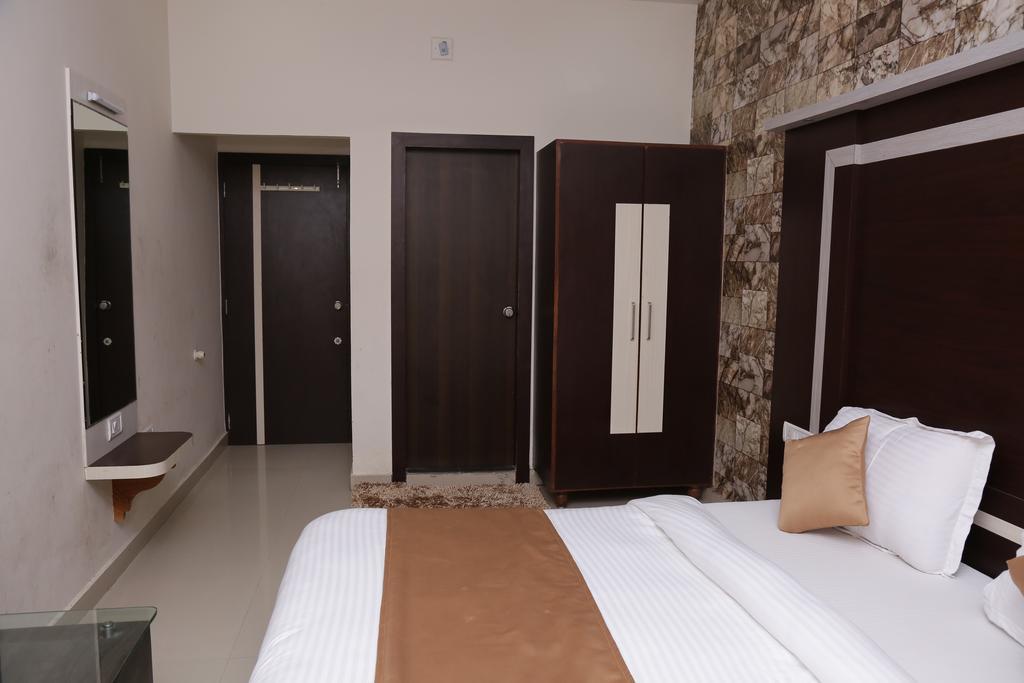 Hotel Rudra Plaza Dwārka Esterno foto
